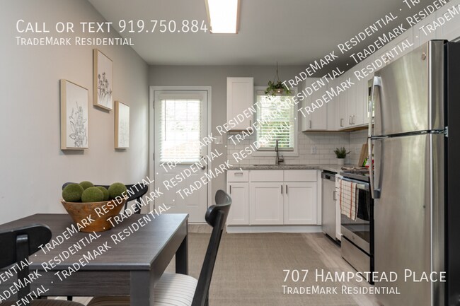 Building Photo - 707 Hampstead Pl