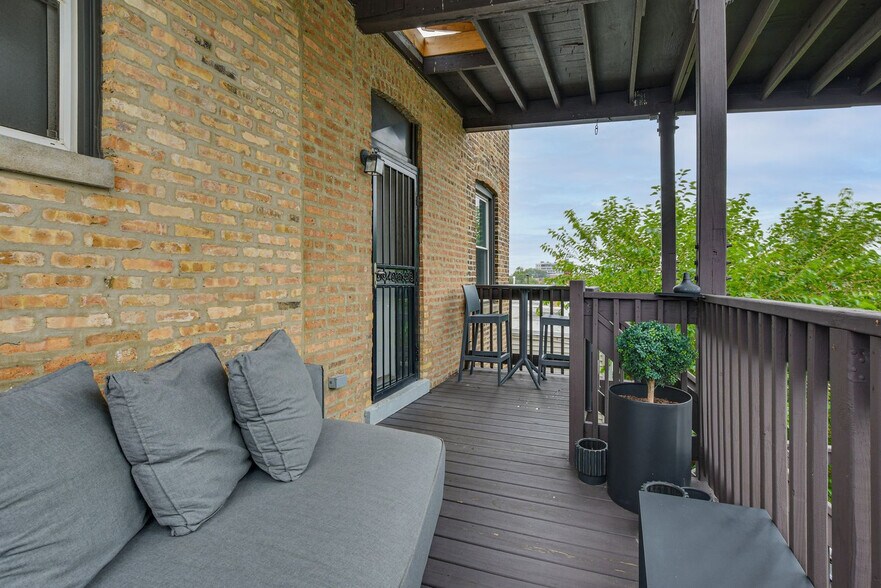 Building Photo - 5441 N Ashland Ave