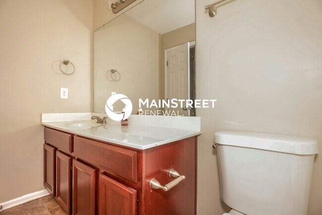Building Photo - 4 Bedroom Pet-Friendly Home in Charlotte, NC with Main Street Renewal