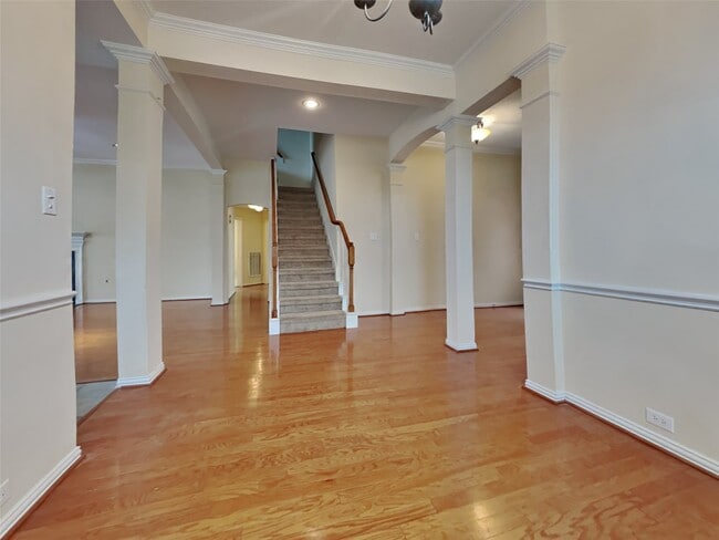 Building Photo - 3009 Fallbrook Ct