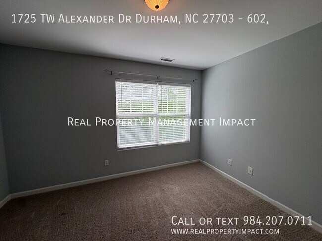 Building Photo - 1725 TW Alexander Dr