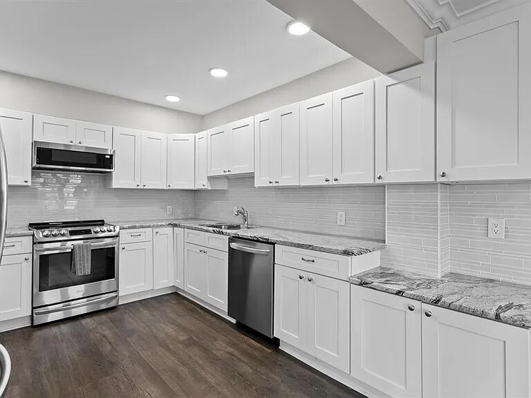 Building Photo - 1200 N Shore Dr NE