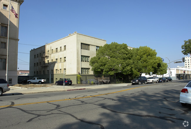 Primary Photo - New Yorker Vintage Apartments