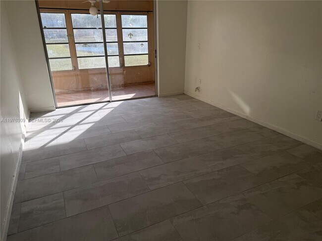 Building Photo - 8100 Sunrise Lakes Blvd