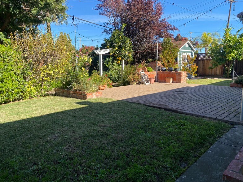 Building Photo - 1609 Blossom Hill Rd