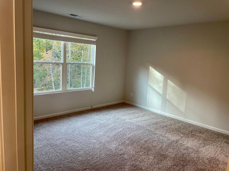 Building Photo - 396 Summerwood Ln