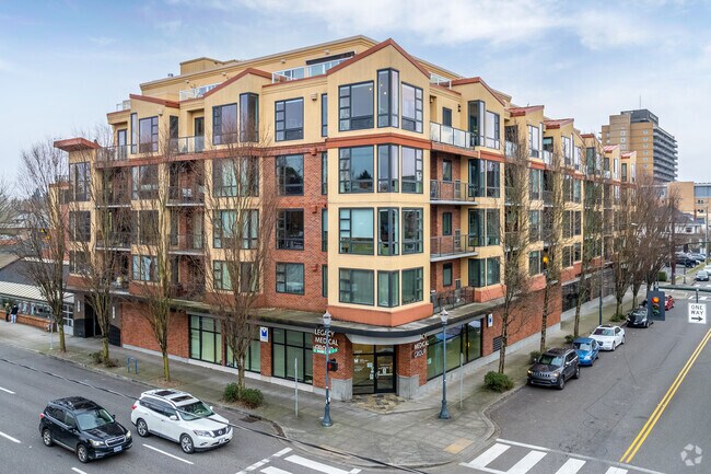 Primary Photo - Broadway Commons