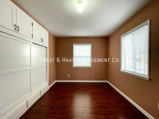 Building Photo - 1401 N Bullis Rd