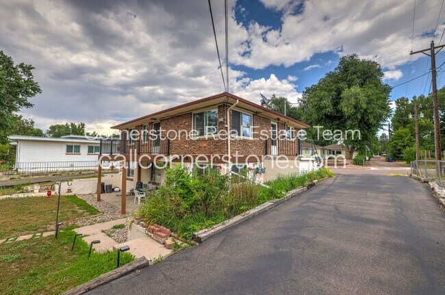 Building Photo - 1410 Custer Ave