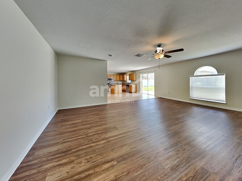 Building Photo - 715 Valrico Hills Ln