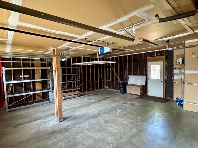 Building Photo - 12726 Plateau Cir NW