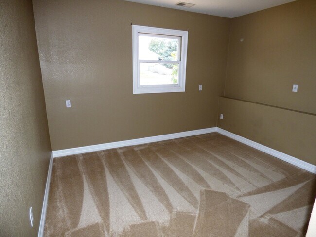 Building Photo - Stunning 3 Bedroom/ 3 Bath Home With Large Backyard!