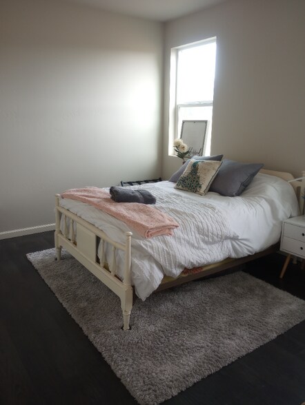 Building Photo - 1097 Tree Farm Rd