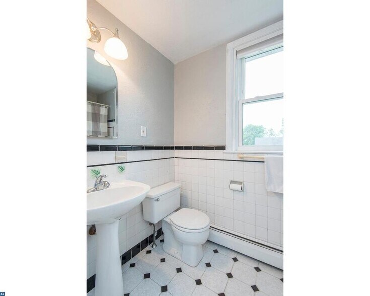 Building Photo - 4236 Valley Rd