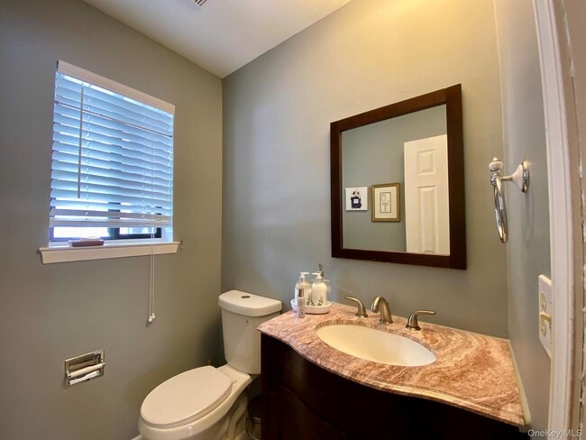 Building Photo - 404 Mountain Laurel Dr