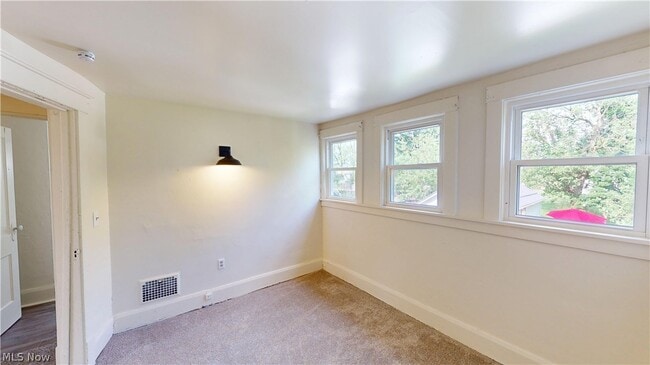 Building Photo - 210 Perry St