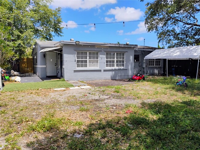 Building Photo - 252 S Biscayne River Dr
