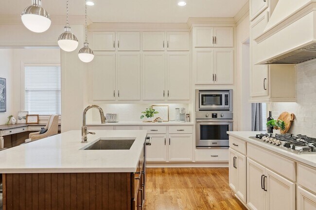 Building Photo - 1036 Clifton St