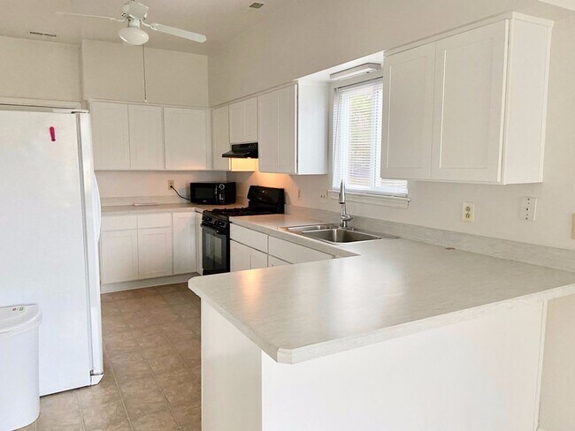 Building Photo - Chicks Beach Living! 3BR/2.5BA - Attached Garage, Private Cul-de-sac- Minutes to the BAY!