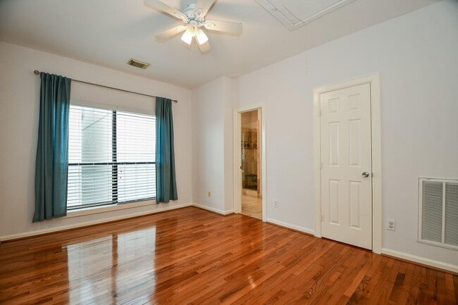 Building Photo - 2431 Dorrington St