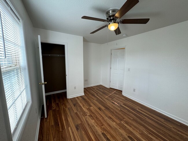 Building Photo - Candler - Two Bedroom Apt Ready for Occupa...