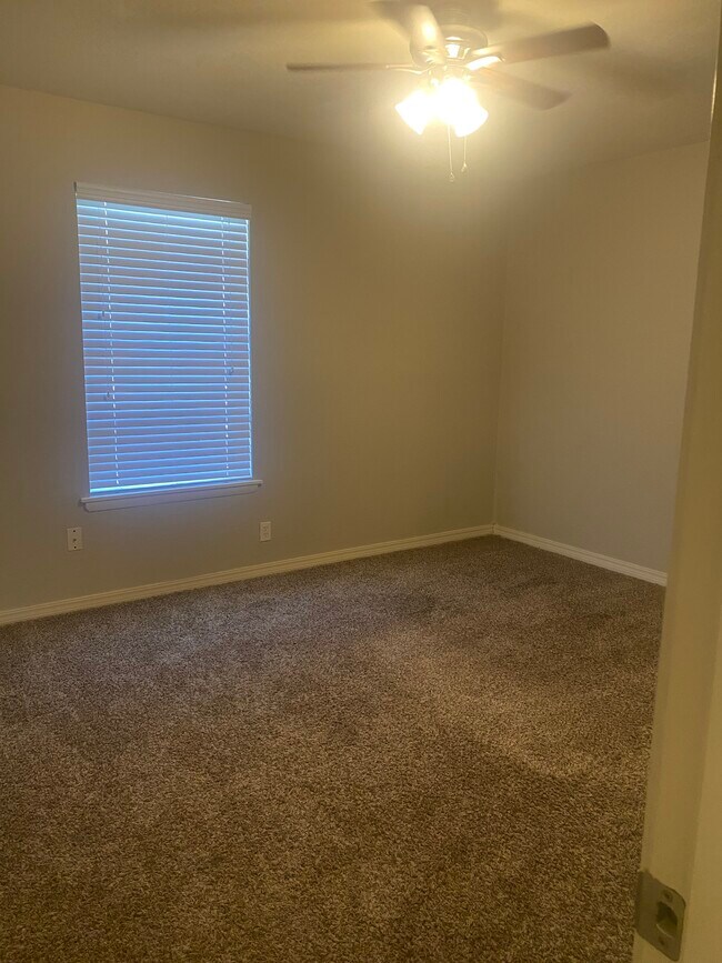 Building Photo - 826 Hardy Springs Cir