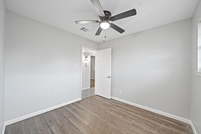 Building Photo - 8834 Brackley Ln