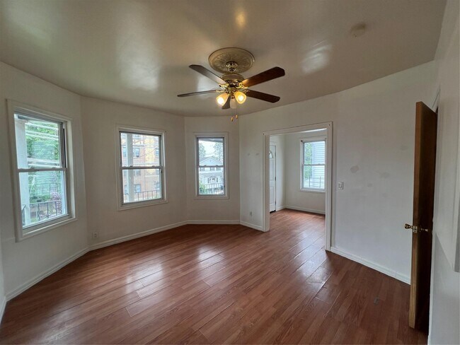 Primary Photo - 304 S 1st Ave