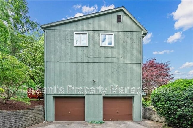 Building Photo - 471 Manordale Rd