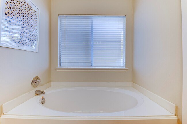 Building Photo - 3818 E Traditions Ct