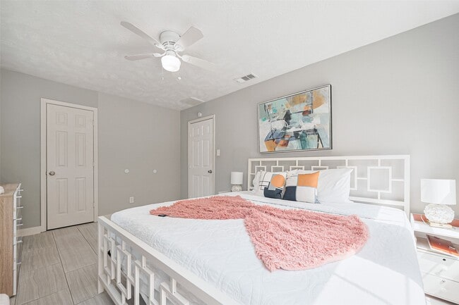 Building Photo - 5114 Grantwood St