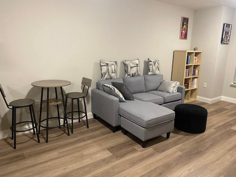 Building Photo - 500 S Center St