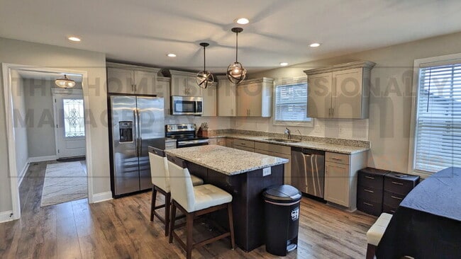 Building Photo - 890 Wild Elm Ct