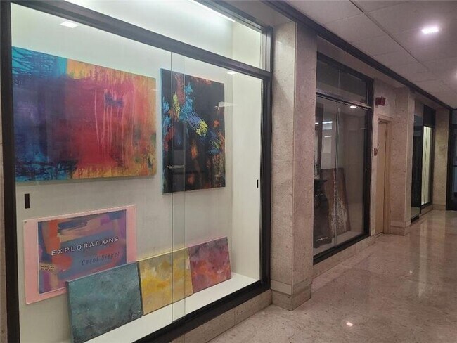 Building Photo - 300 Bayview Dr