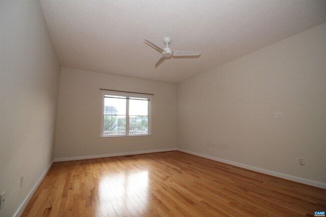 Building Photo - 121 Bryant Dr