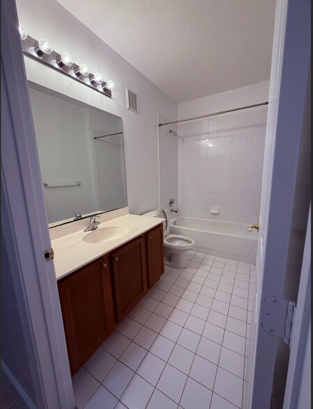 Building Photo - 10280 SW Stephanie Way