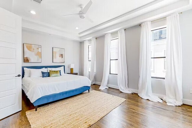 Building Photo - 1928 Oakdale St