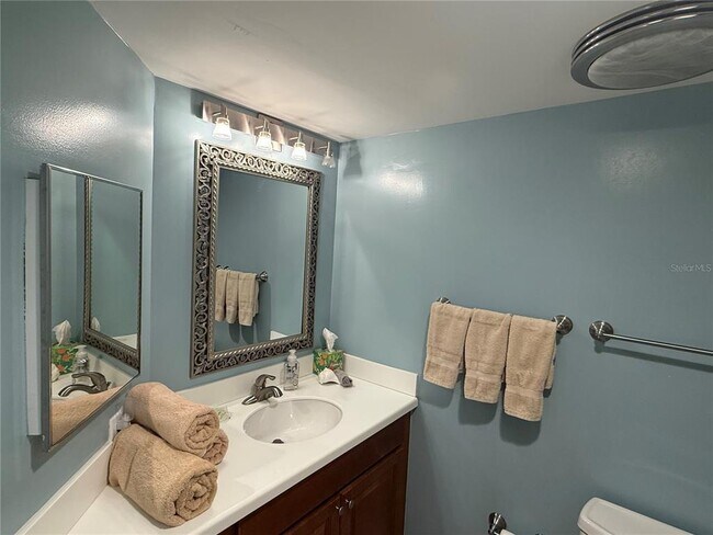 Building Photo - 1515 Pinellas Bayway S