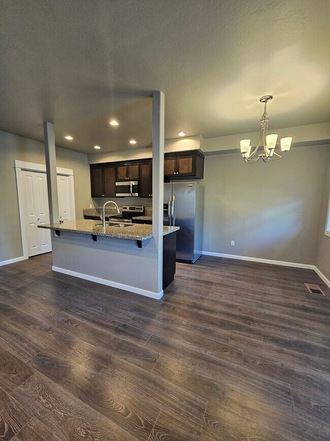 Building Photo - Beautiful newly constructed townhomes in East Medford