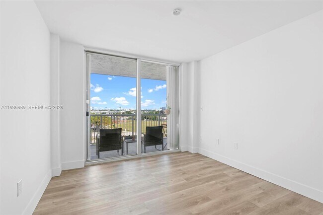 Building Photo - 1800 NW 24th Ave