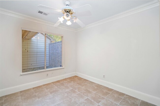 Building Photo - 16054 Hidden Acres Dr
