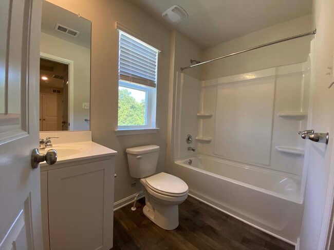Building Photo - 407 Mardella Dr