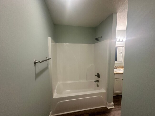Building Photo - 2 Bedroom 1 Bath  Duplex in Hahira