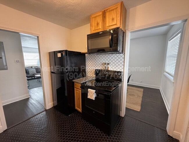 Building Photo - 2813 College St