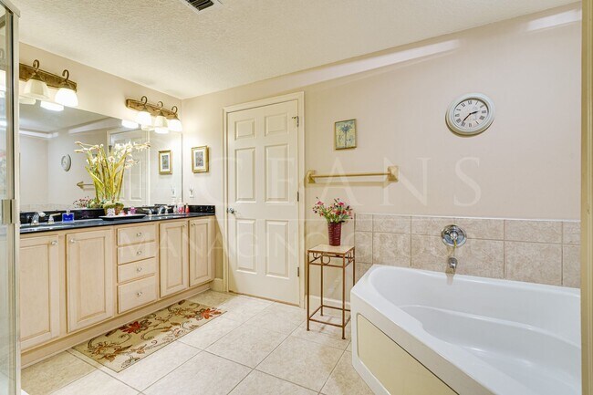 Building Photo - Furnished Condo in Daytona Beach Shores