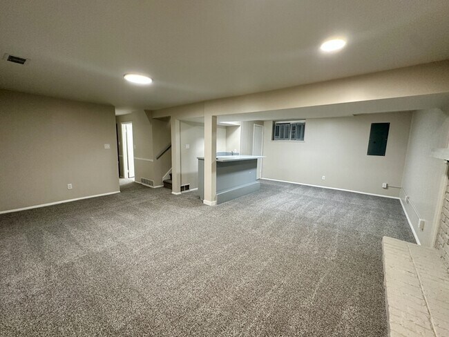 Building Photo - 2129 Creek Way