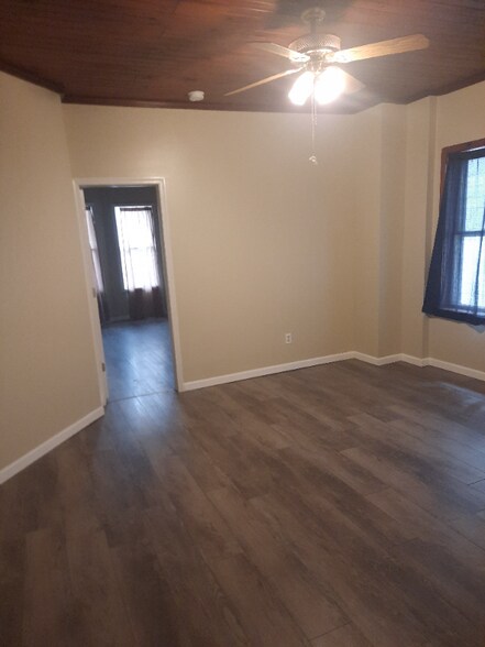 Building Photo - 305 W Berwick St