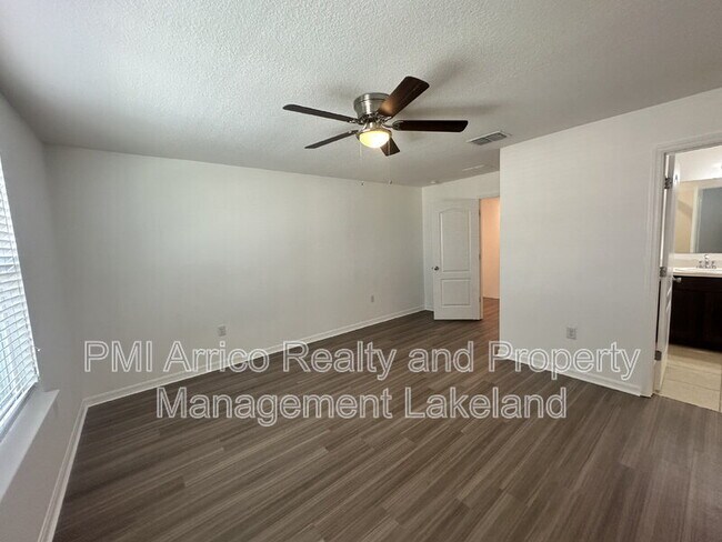 Building Photo - 3848 Exeter Ln