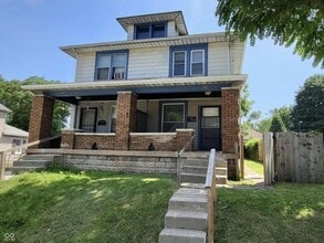 Building Photo - 323 N Rural St