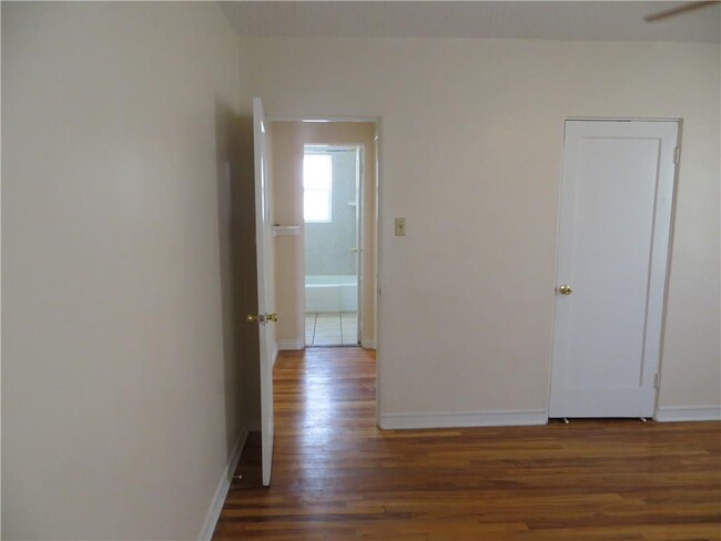 Building Photo - 3325 Monroe Ave